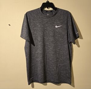 Nike Swim Men’s Dri-FIT Heathered Gray Short Sleeve Tee